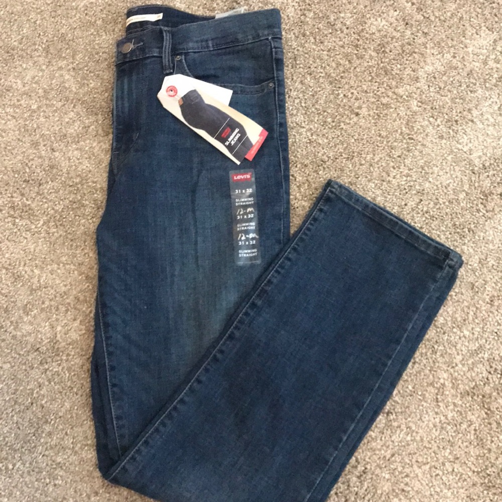 Levi jeans. Slimming straight leg. New!